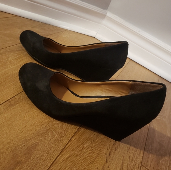 Barely worn black pump heels - Picture 4 of 5